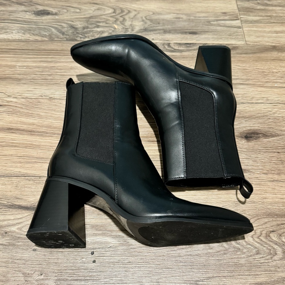 Zara Women’s Leather Chelsea Boots